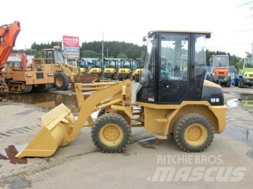 CAT 901B Kolesni nakladalci