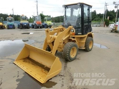 CAT 901B Kolesni nakladalci