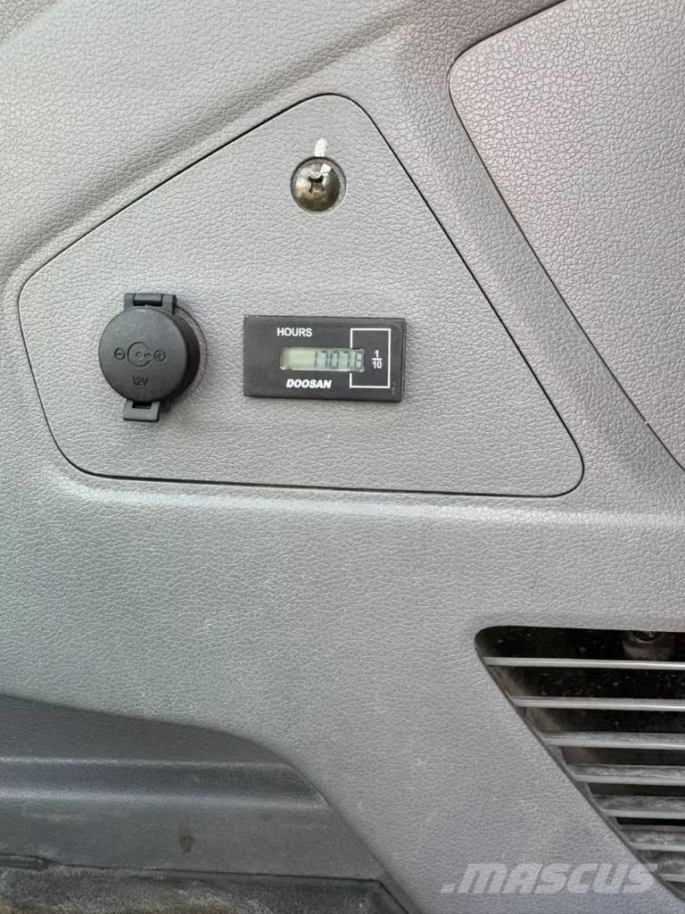 Doosan DX 60 Bagri goseničarji