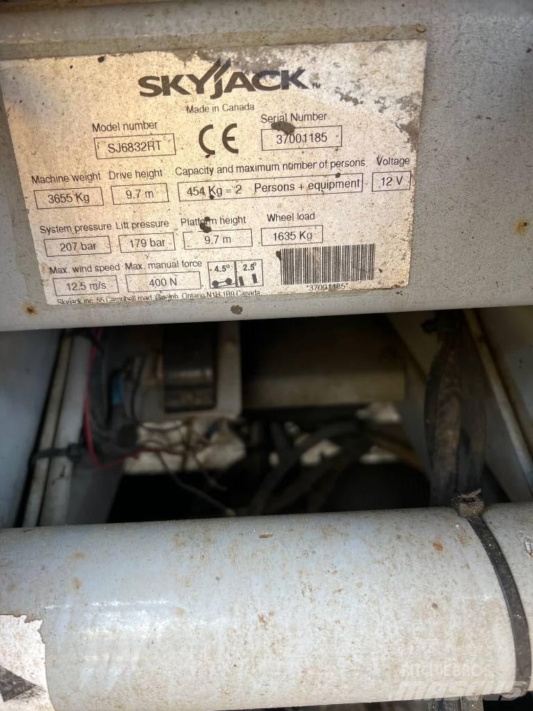 SkyJack SJ 6832 RT Škarjaste dvižne ploščadi