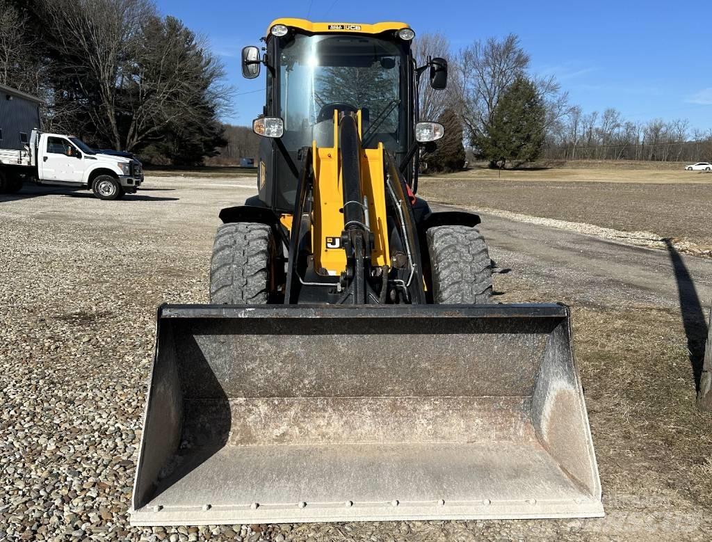 JCB 409 Kolesni nakladalci