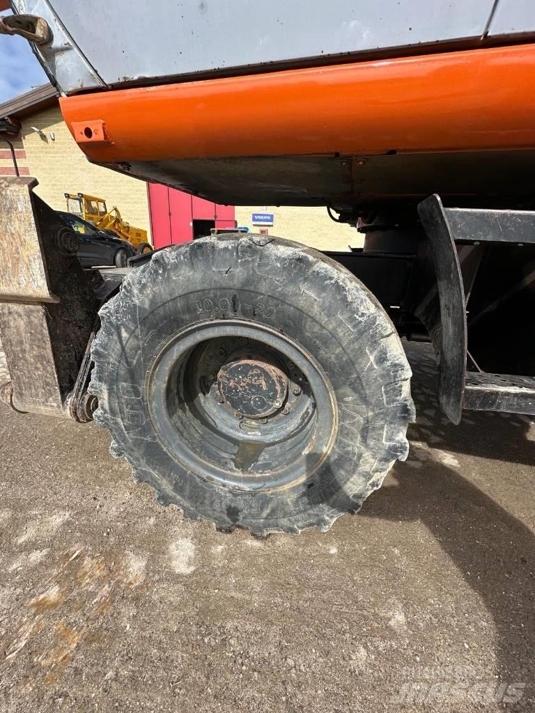Hitachi EX 165 Bagri na kolesih