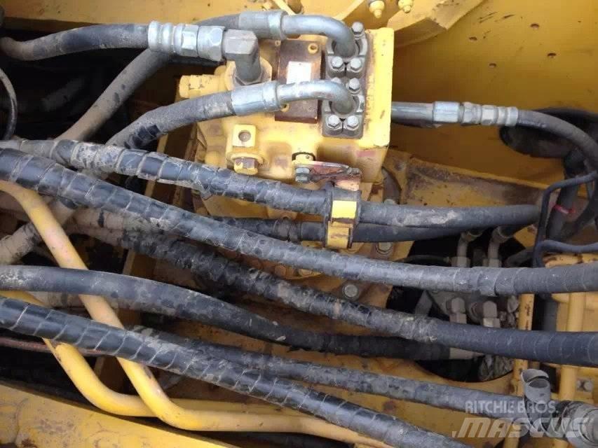 Komatsu pc220-7 Bagri goseničarji