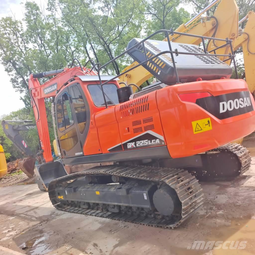 Doosan DX 225 LCA Bagri goseničarji