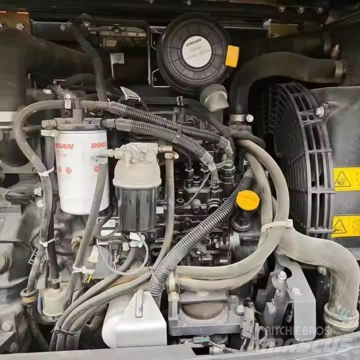 Doosan DX60W Bagri na kolesih