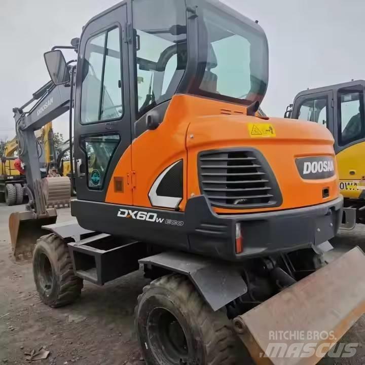 Doosan DX60W Bagri na kolesih