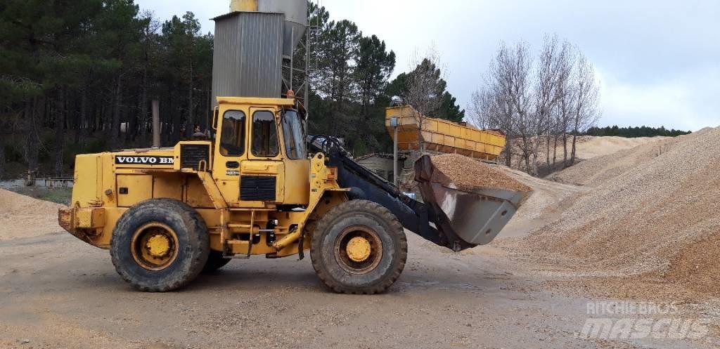  Cargadora volvo L90 Mini nakladalci