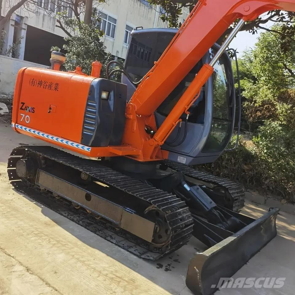 Hitachi ZX70 Midi bagri 7t – 12t