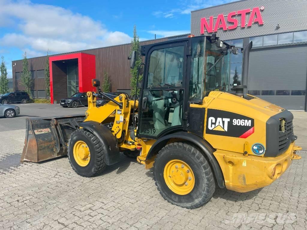 CAT 906M Kolesni nakladalci