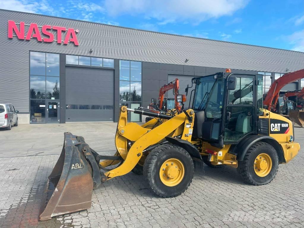 CAT 906M Kolesni nakladalci