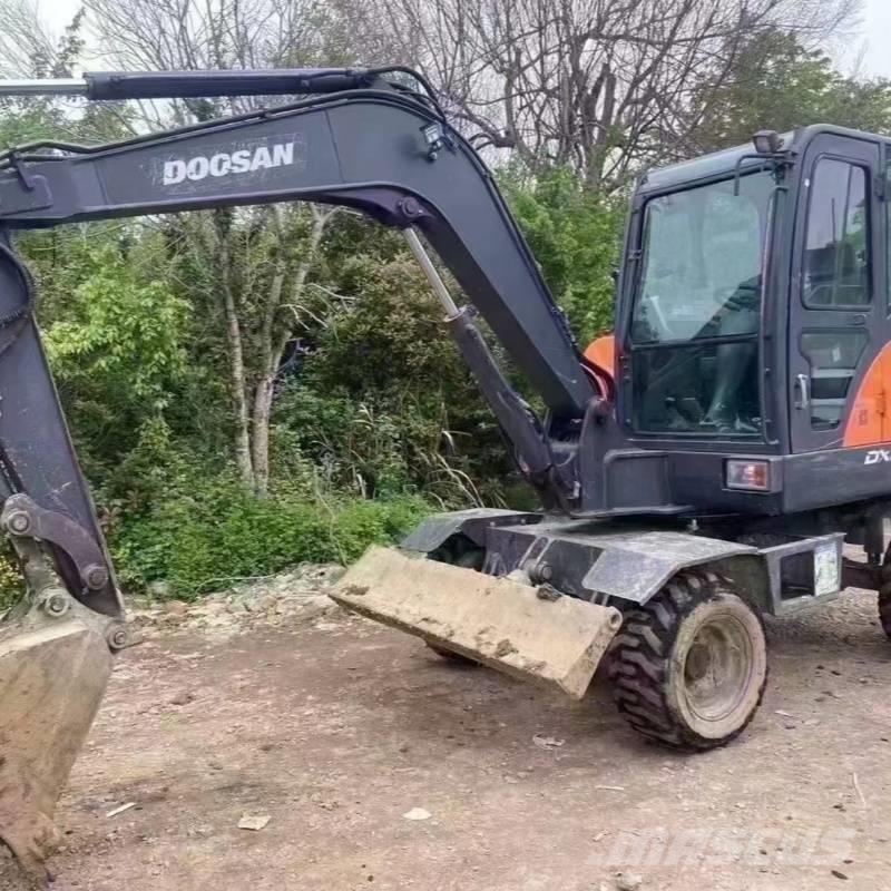Doosan DX60W Bagri na kolesih
