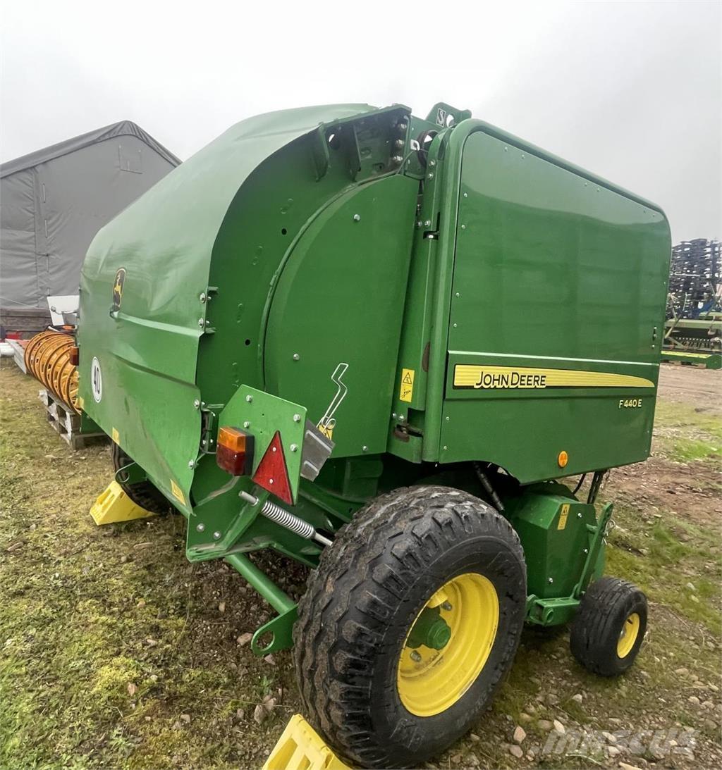 John Deere F 440 E Balirke (okrogle bale)
