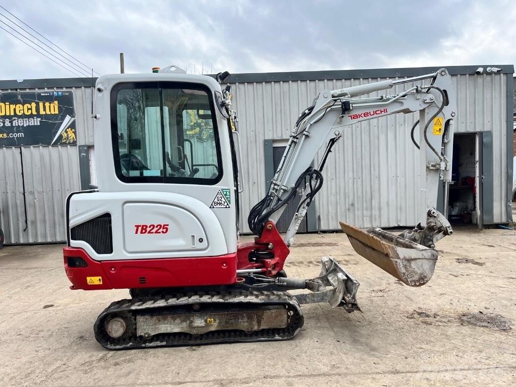 Takeuchi TB 225 Mini bagri <7t