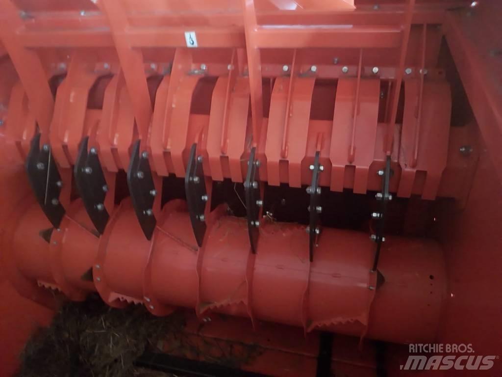 Kubota BC 1300 PRO Rezač za bale, oprema za rezanje in odvijanje bal