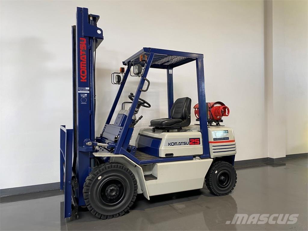 Komatsu FG25T-11E Plinski viličarji