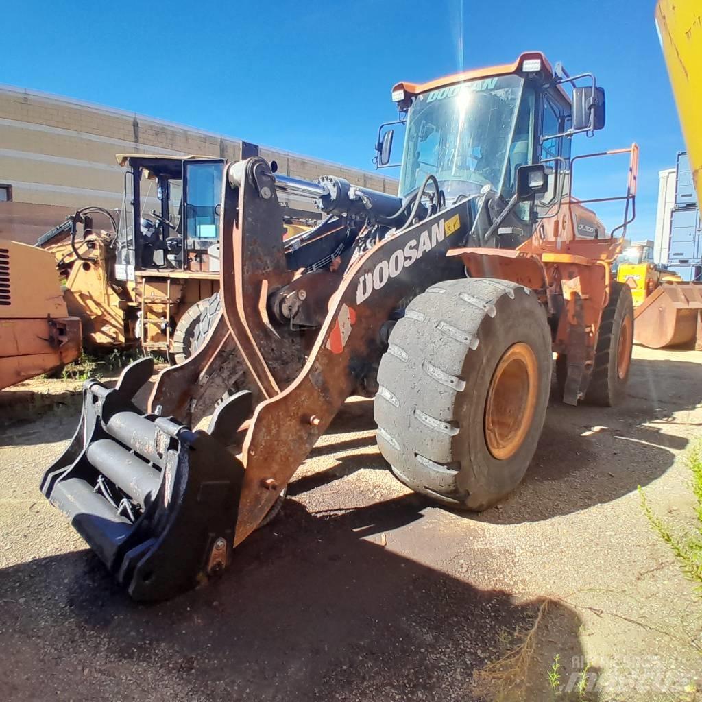 Doosan DL 300-5 Kolesni nakladalci
