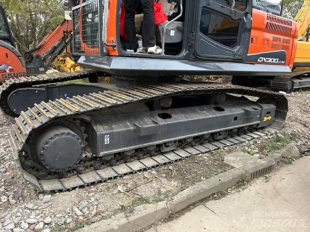 Doosan DX 300 Bagri goseničarji