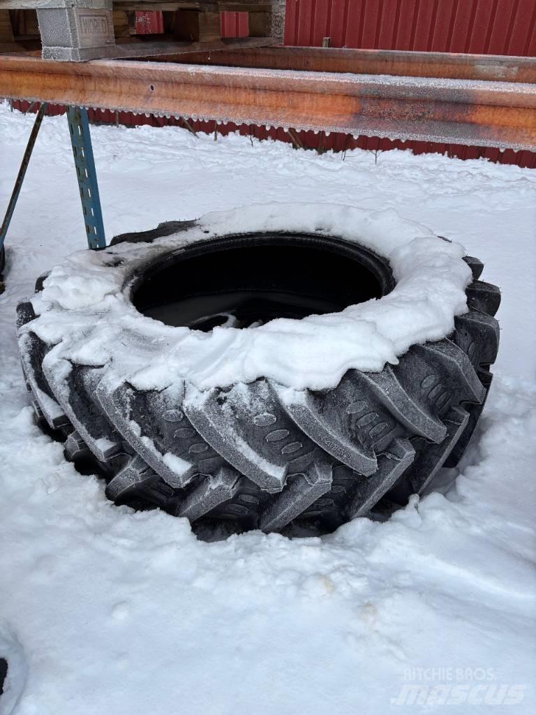 BKT 520/85R38 Gume, kolesa in platišča