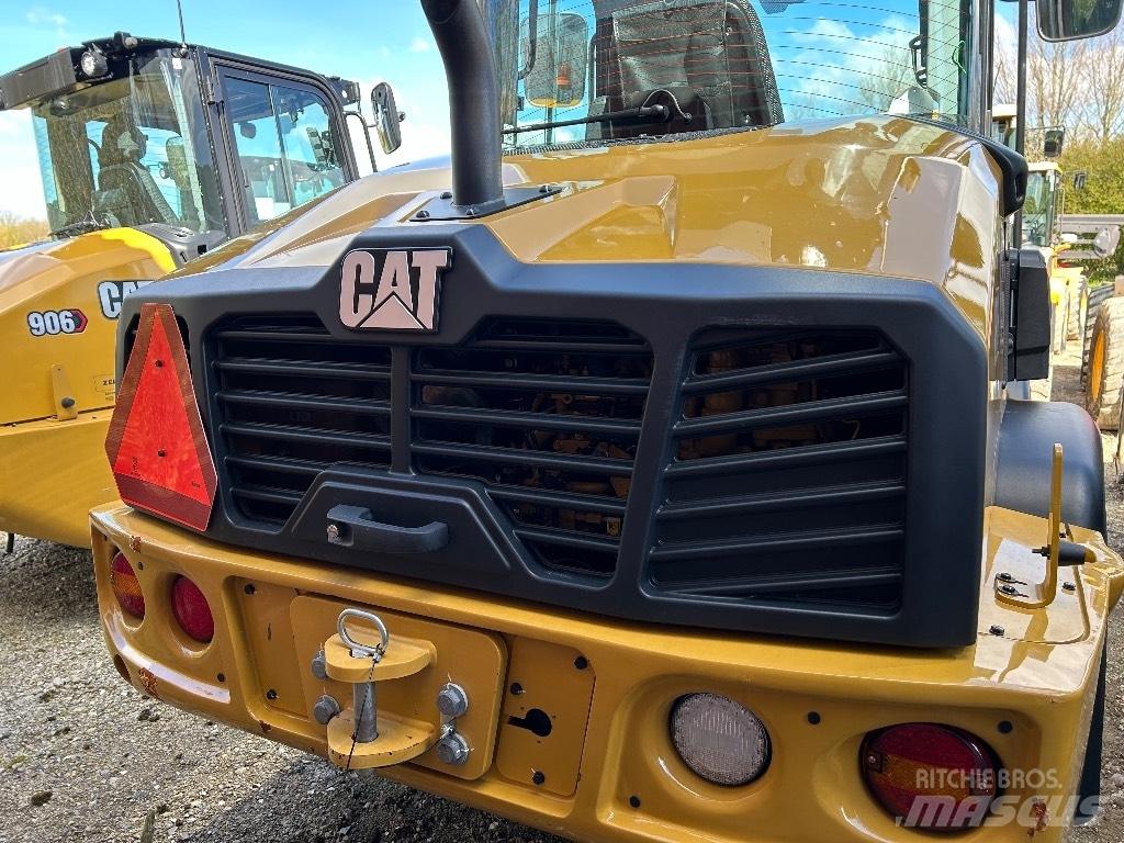 CAT 906 Kolesni nakladalci