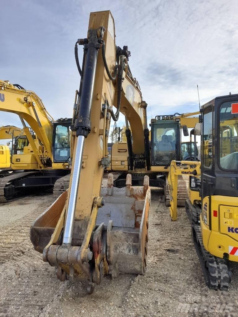 CAT 323 D Bagri goseničarji