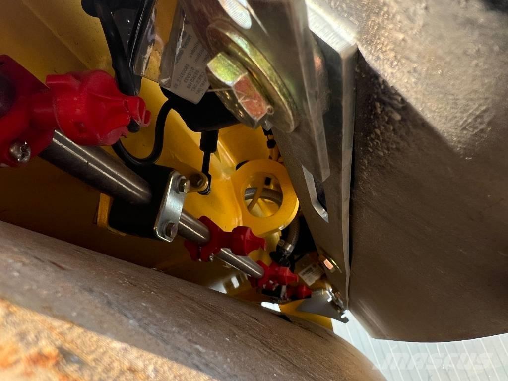 Bomag BW100 AD-5 Dvojni valjarji