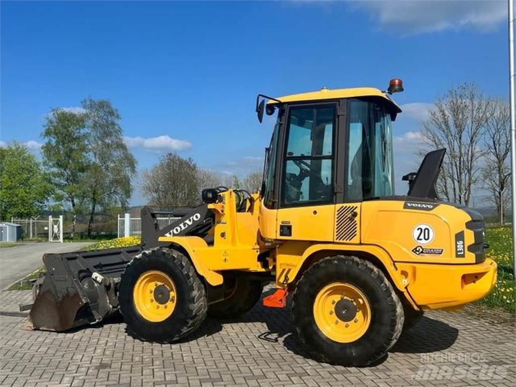 Volvo L30G Kolesni nakladalci