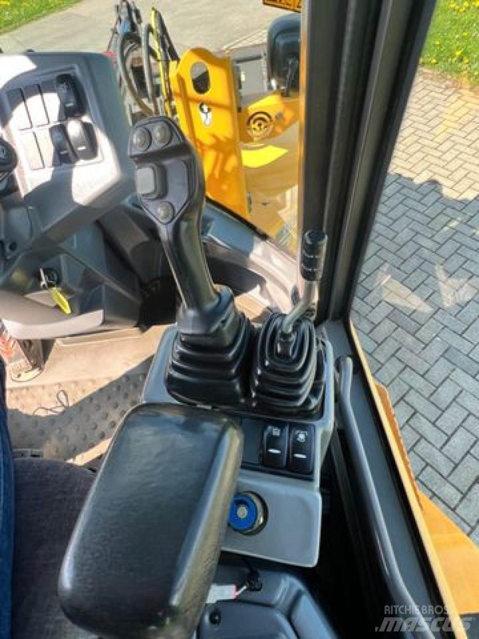 Volvo L30G Kolesni nakladalci