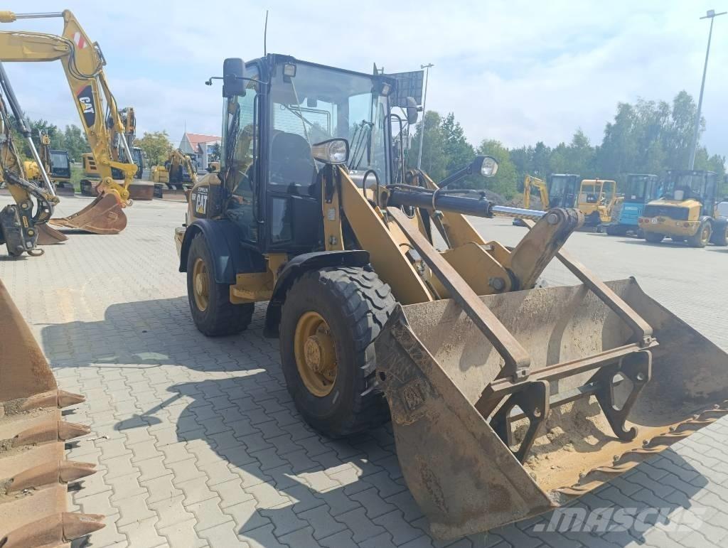 CAT 906 H Kolesni nakladalci