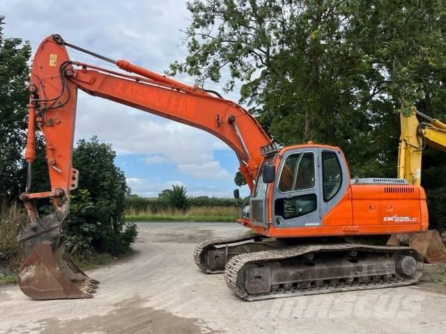 Doosan DX 225 LC Bagri goseničarji