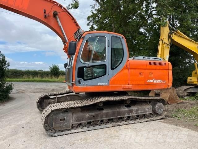 Doosan DX 225 LC Bagri goseničarji
