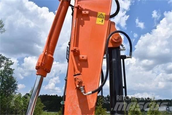 Hitachi ZX 135 Bagri goseničarji