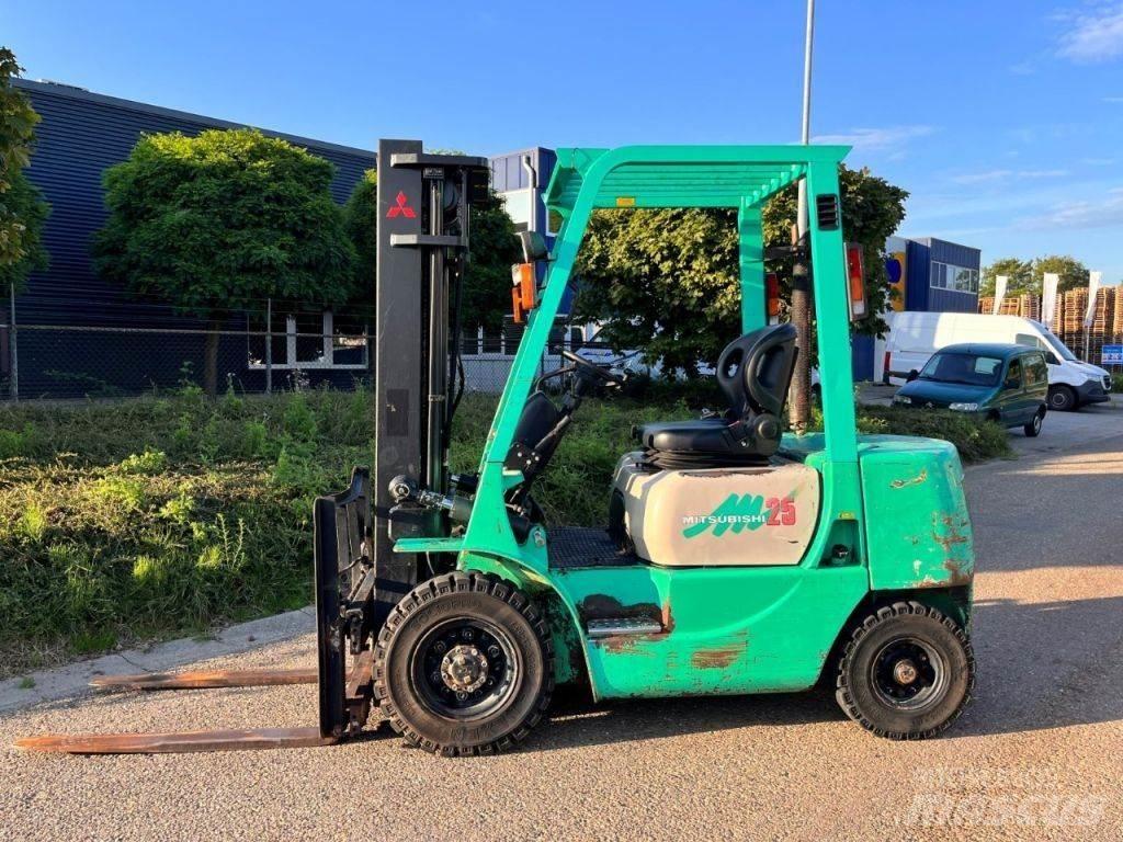 Mitsubishi FD25 Dizelski viličarji