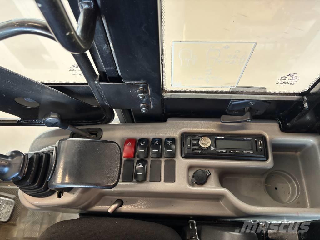 JCB 403 Večnamenski nakladalci