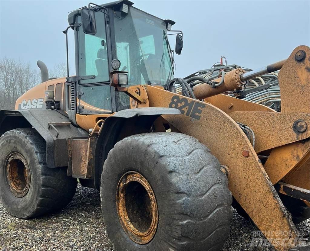 Case IH 821E Kolesni nakladalci