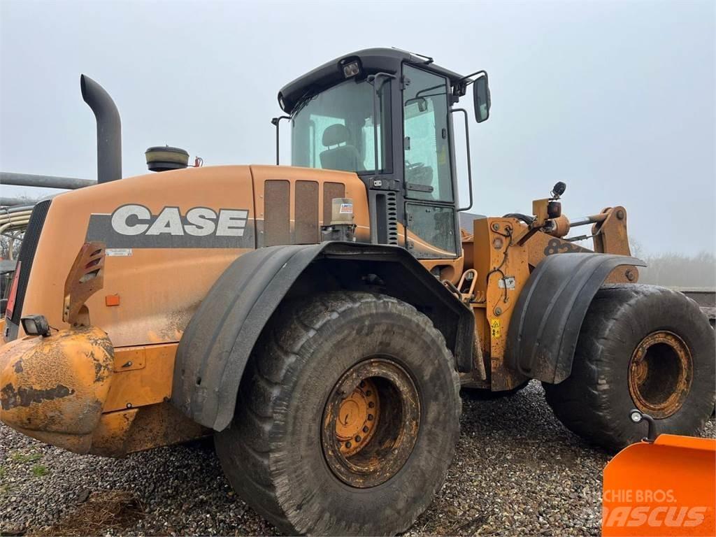 Case IH 821E Kolesni nakladalci
