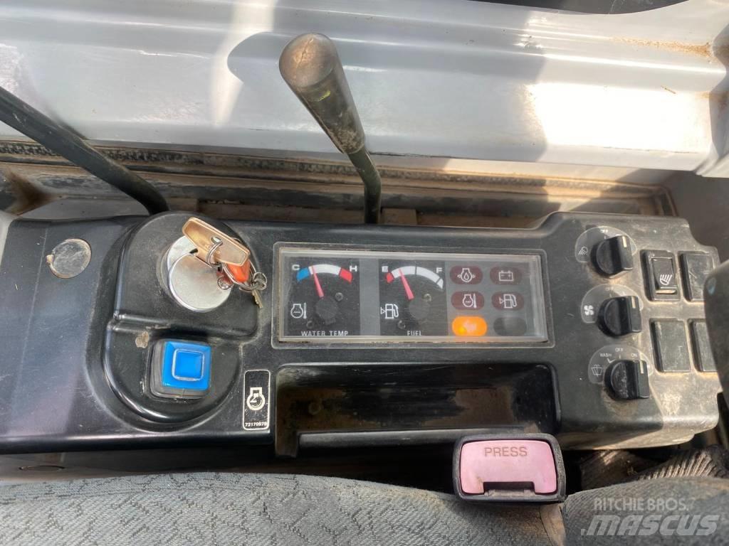 New Holland E 27.2 C Mini bagri <7t