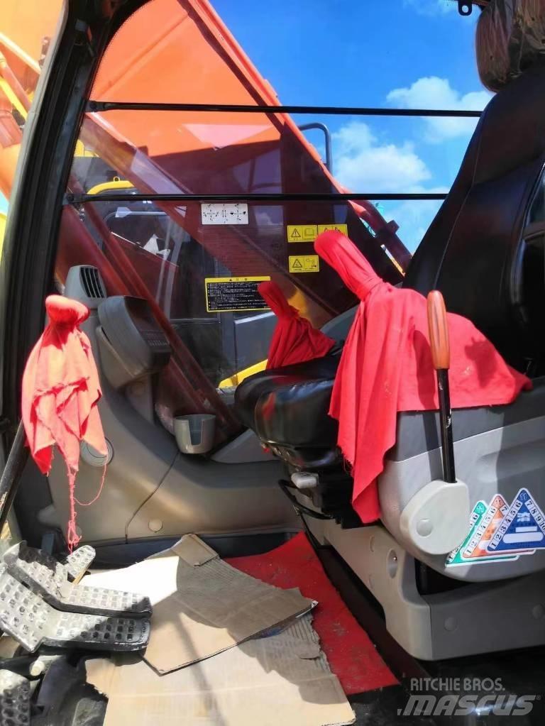 Hitachi ZX200 Bagri goseničarji