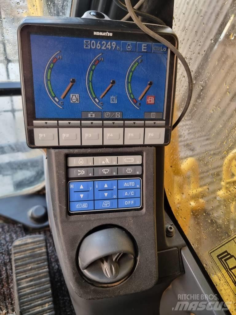 Komatsu PC 210-8 Bagri goseničarji