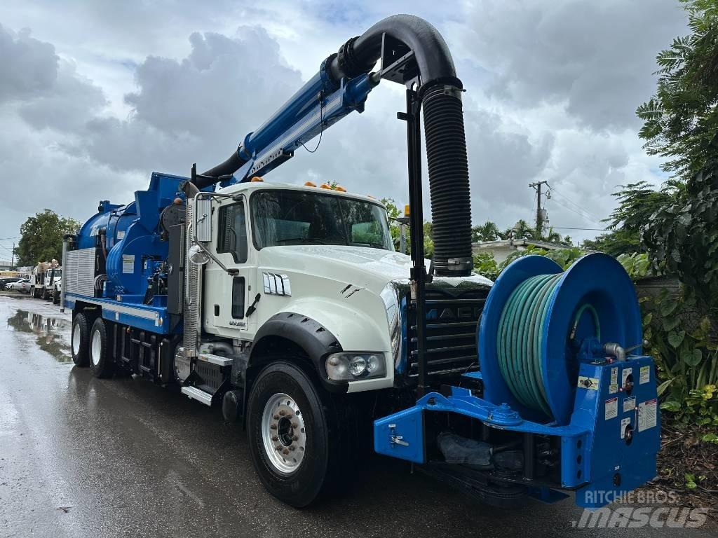 Mack GU713 Vakuumski tovornjaki