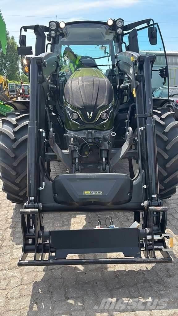 Valtra G135 Traktorji