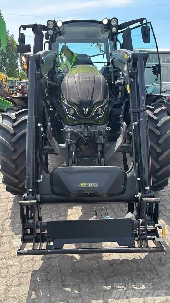 Valtra G135 Traktorji