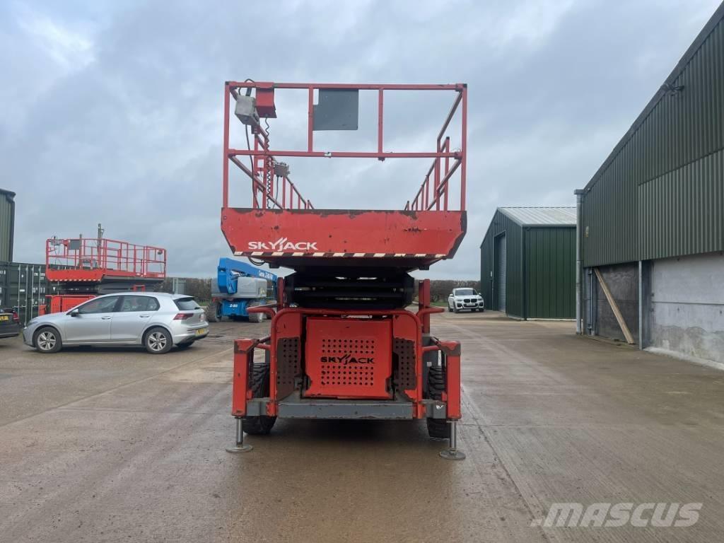 SkyJack SJ 9250 RT Škarjaste dvižne ploščadi