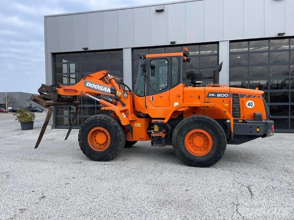 Doosan DL 200 Kolesni nakladalci