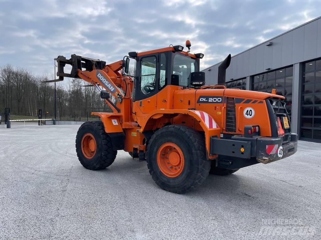 Doosan DL 200 Kolesni nakladalci