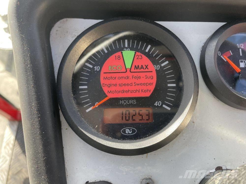 Timan VPM 3400 Cestni pometači