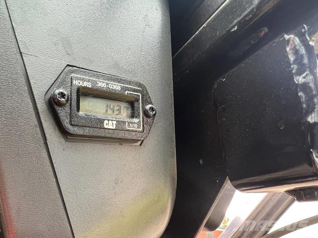 CAT 216 B 3 Skid steer mini nakladalci