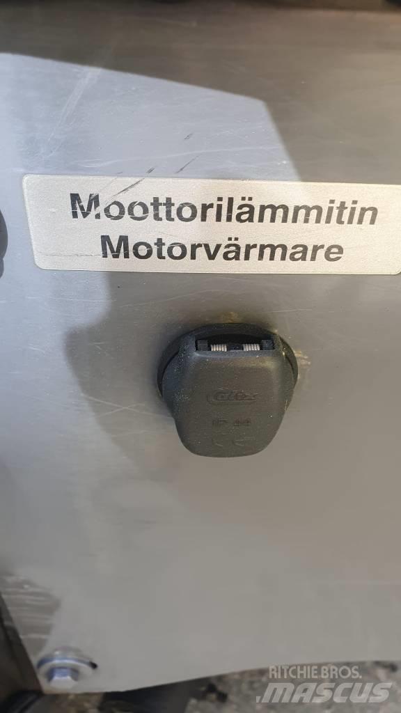 LM Trac 586 Kolesni nakladalci