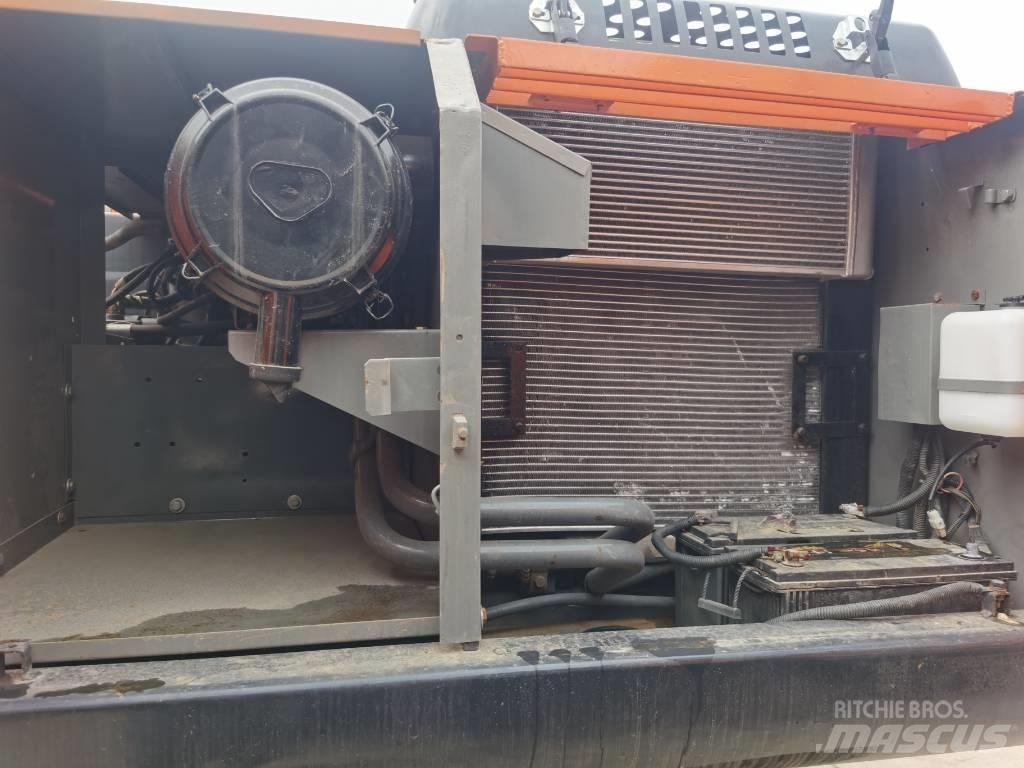 Hitachi ZX 200 Bagri goseničarji