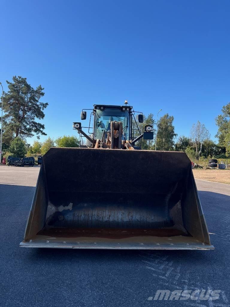 CASE 1021 G Kolesni nakladalci