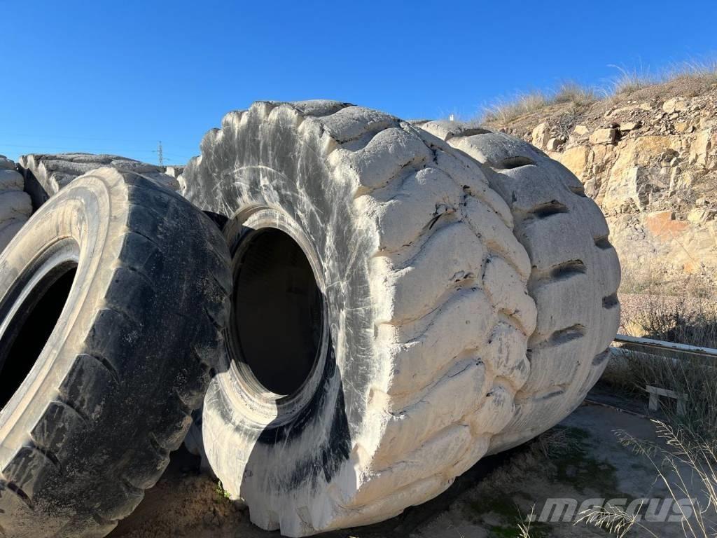 CAT 990 II Kolesni nakladalci